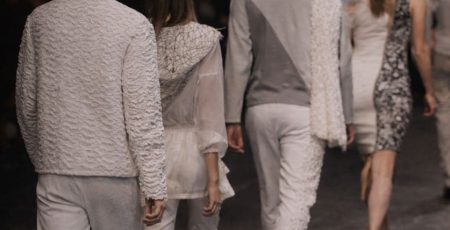 4 modelos em desfile para tendências de moda 2026